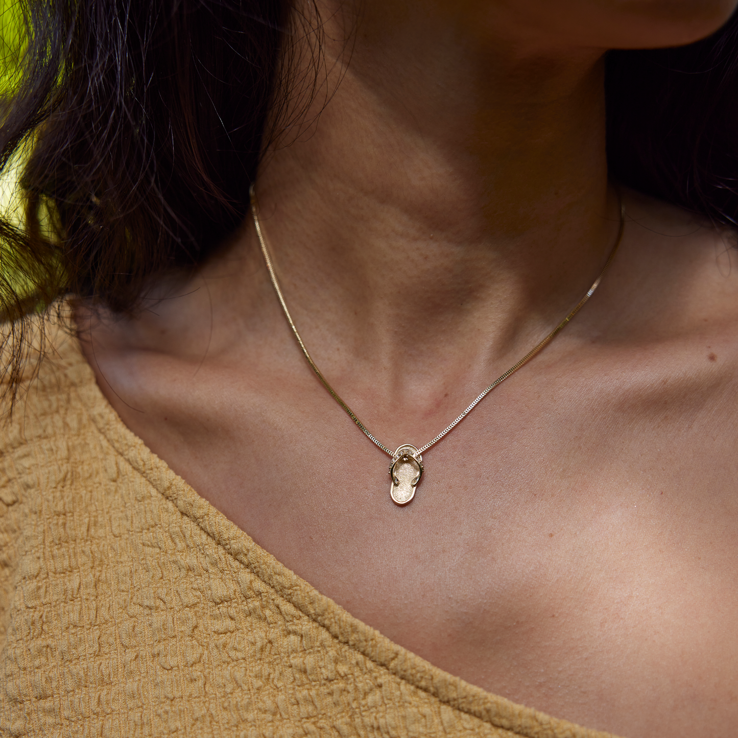 Slipper Pendant in Gold with Diamonds - 18mm