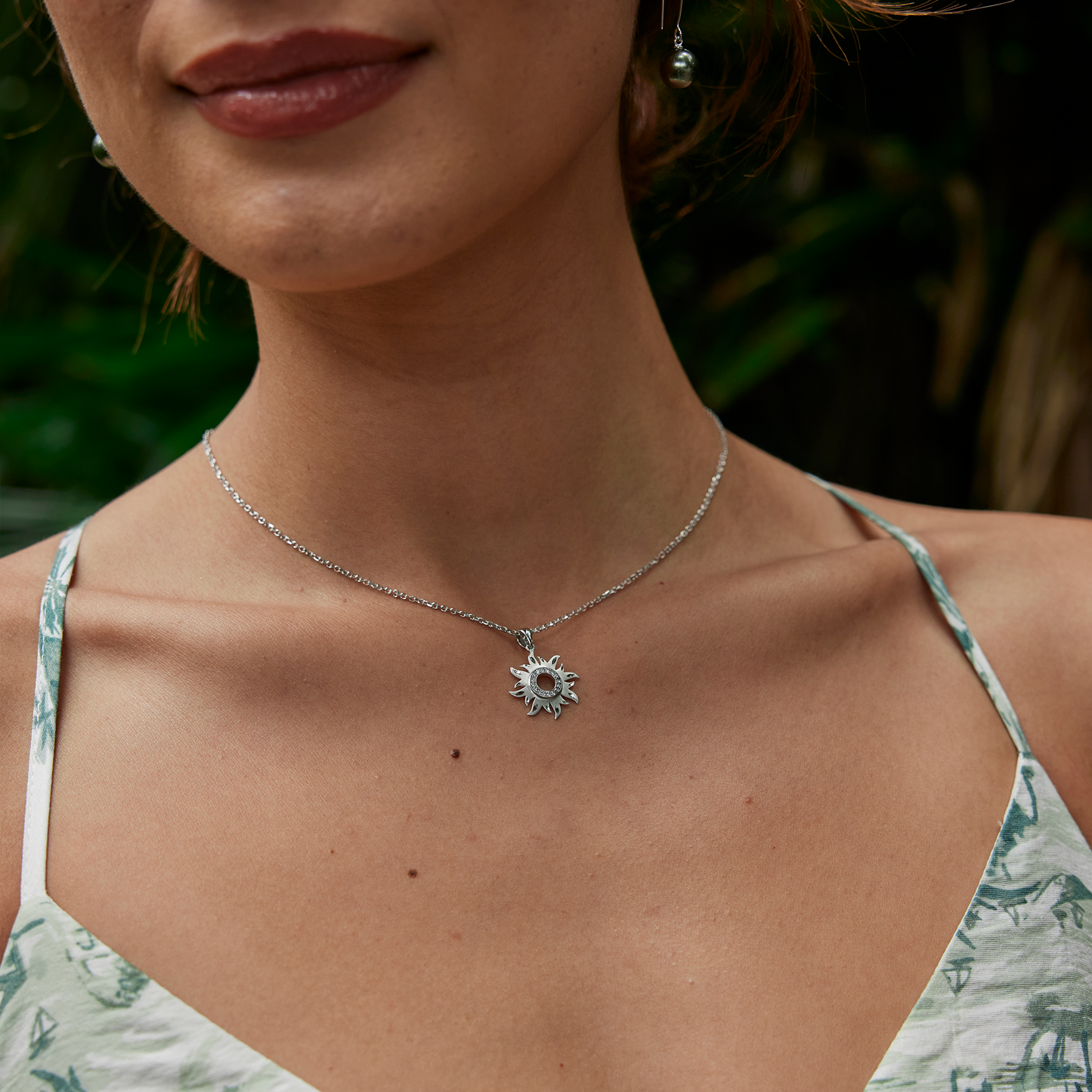 Sun Pendant in White Gold with Diamonds - 17mm