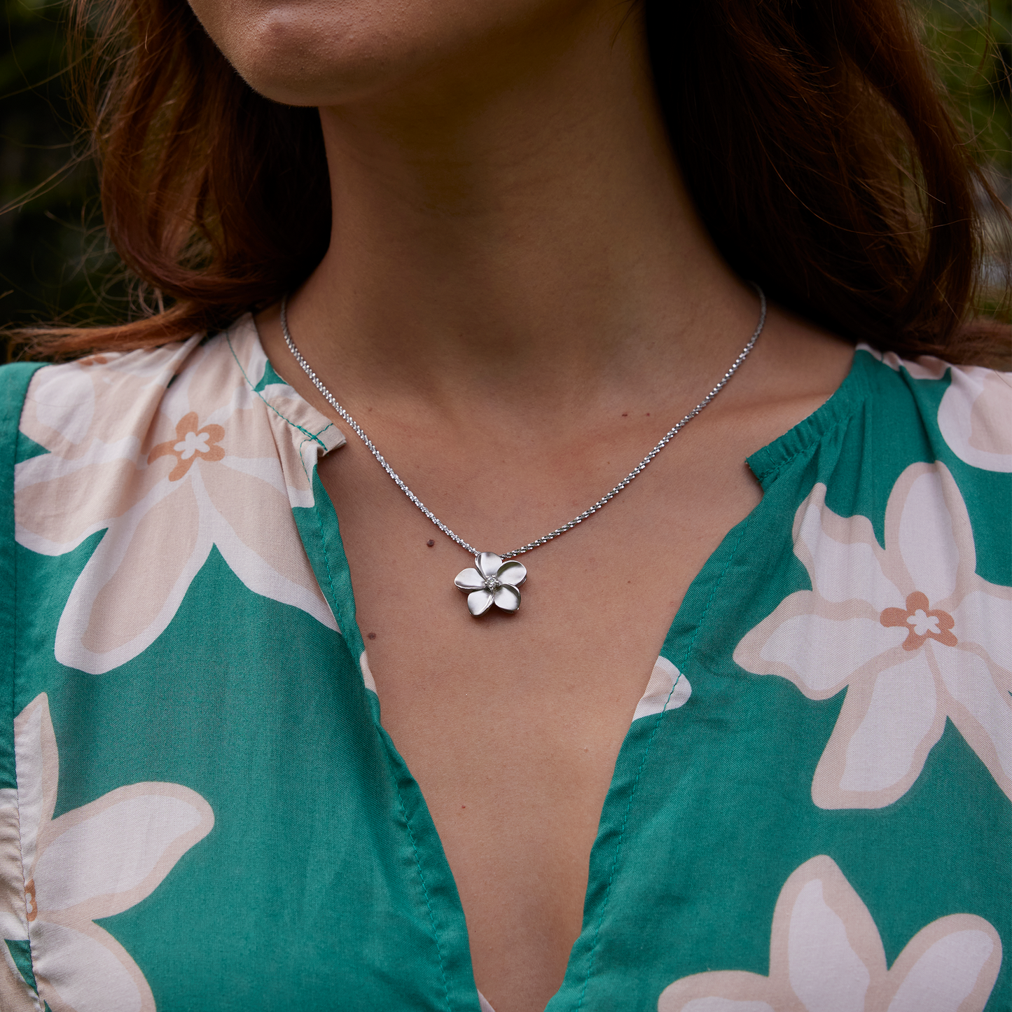 Plumeria Pendant in White Gold with Diamond - 20mm