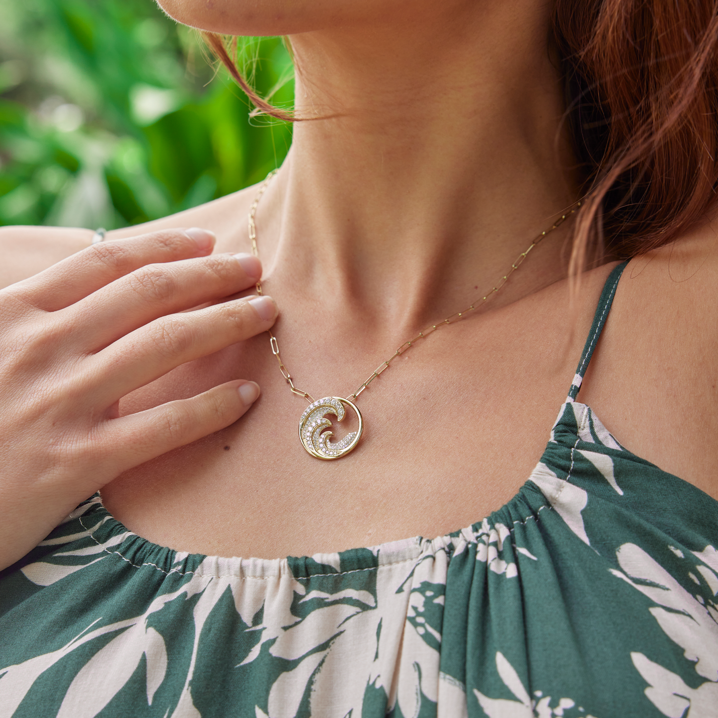 Nalu Pendant in Gold with Diamonds - 22mm