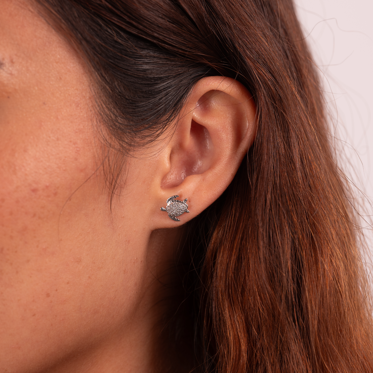 Honu Earrings in White Gold with Diamonds - 10mm