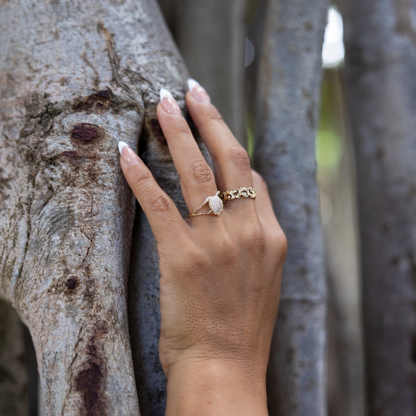 Living Heirloom Ring in Gold with Diamonds - 6mm