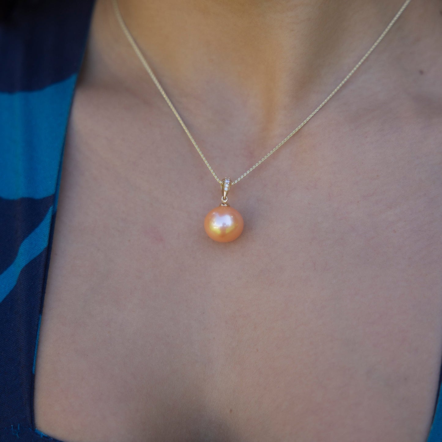 Freshwater Pearl Pendant in Gold with Diamonds - 14-15mm