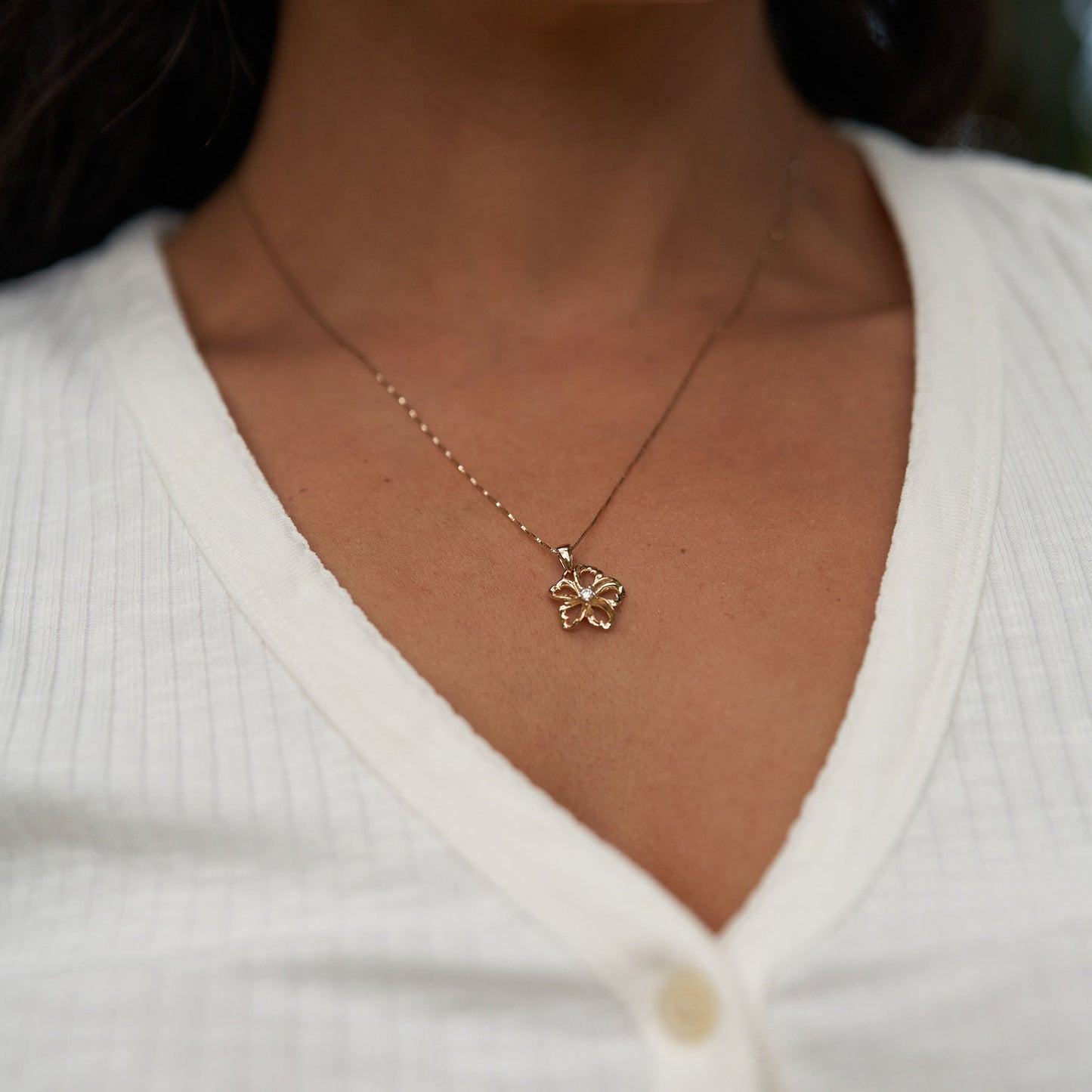18" Plumeria Pendant Necklace in Gold with Diamond - 14mm