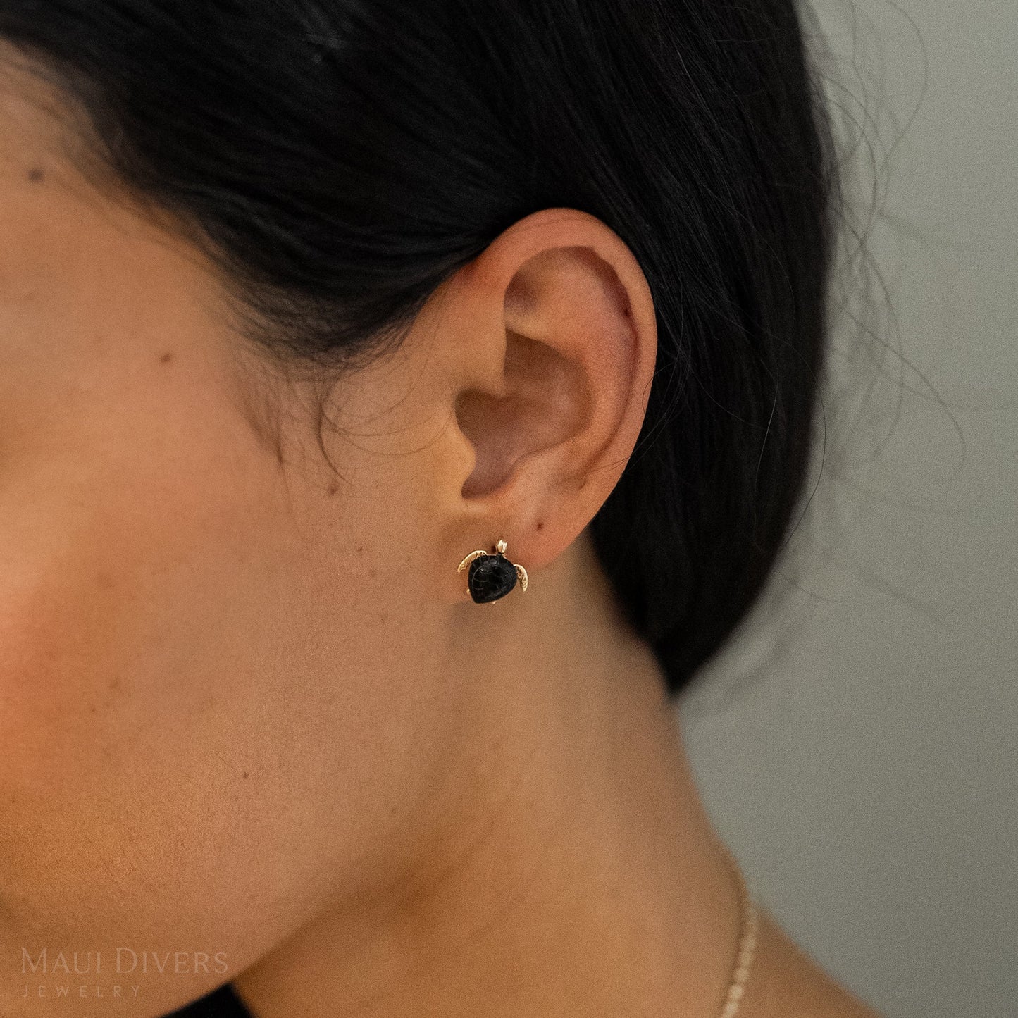 Honu Black Coral Earrings in Gold - 13mm
