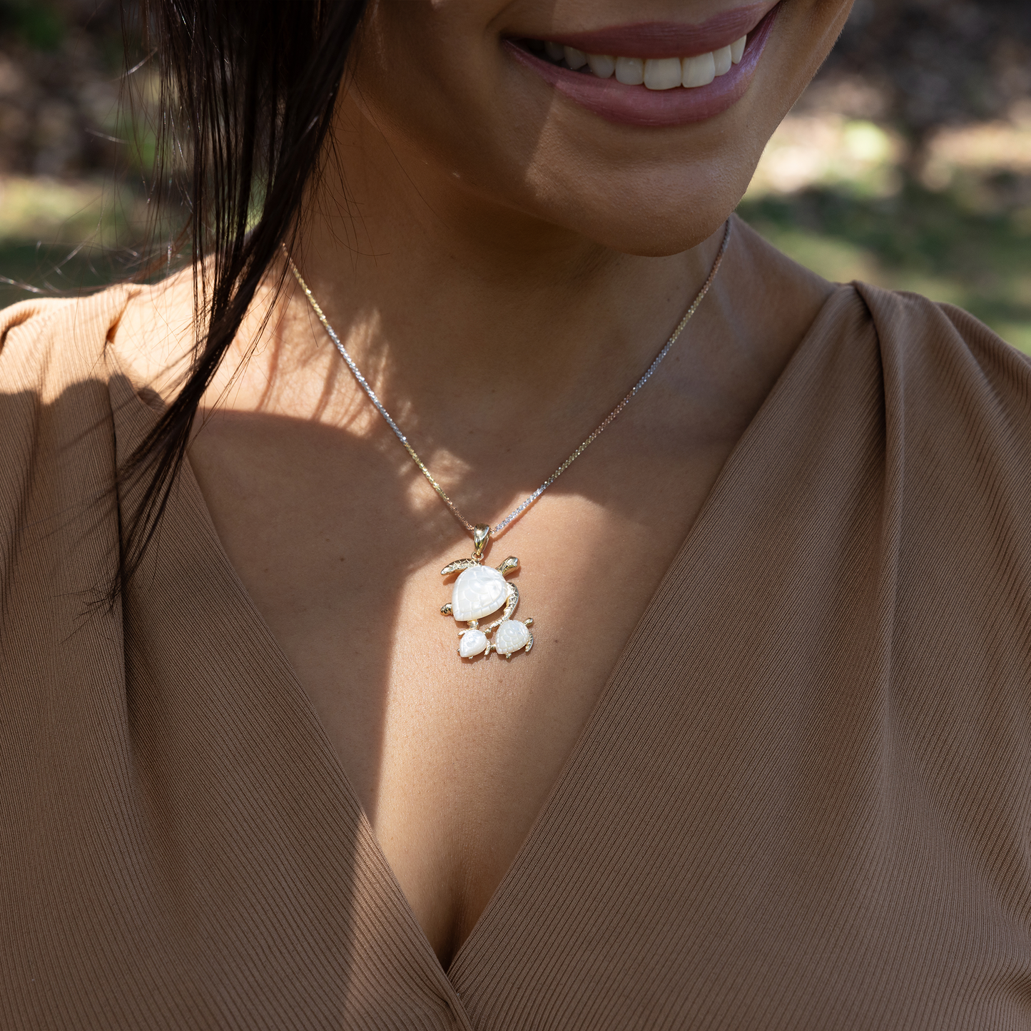 Honu Mother of Pearl Pendant in Gold - 31mm