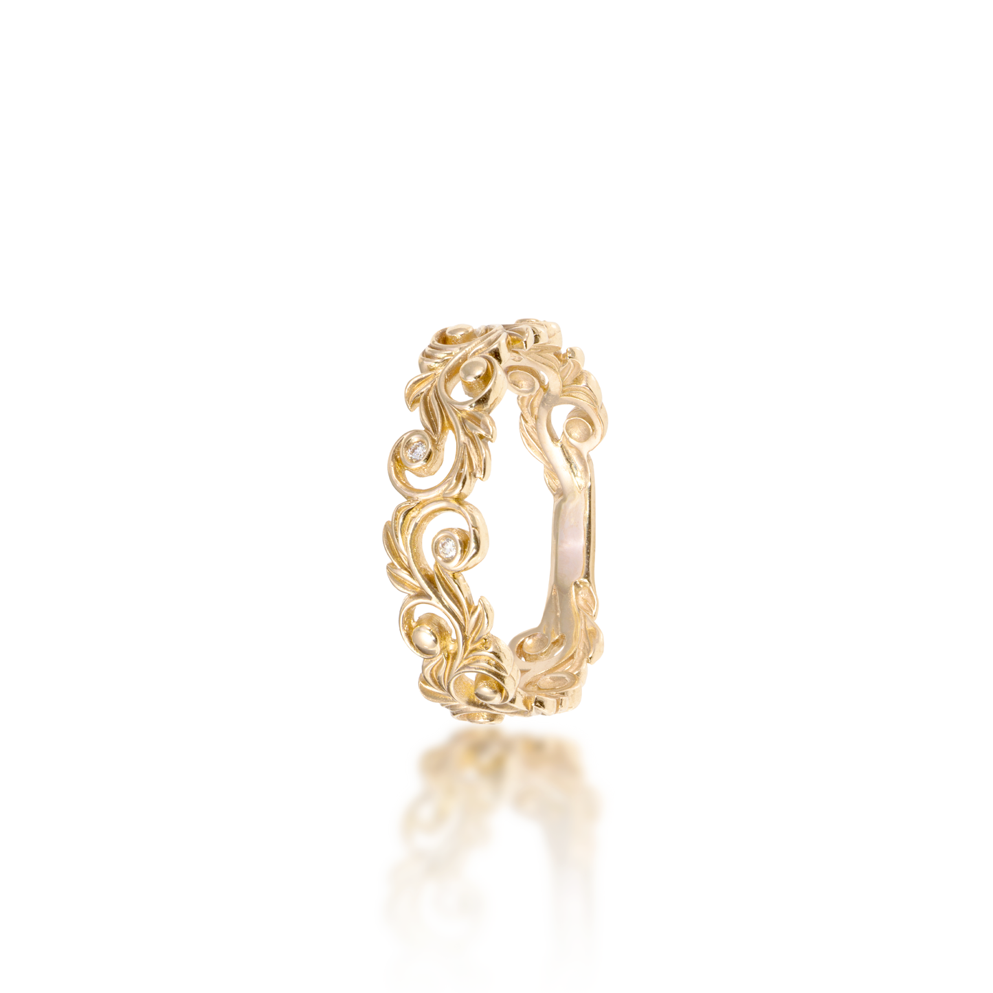 Living Heirloom Ring in Gold with Diamonds - 6mm