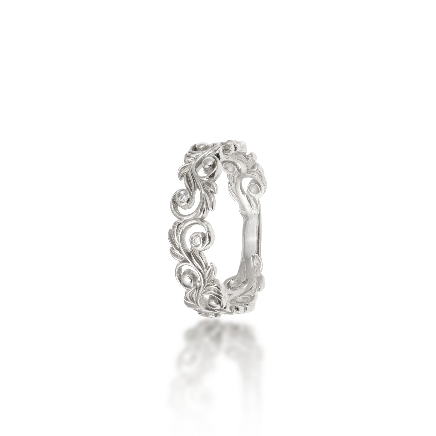 Living Heirloom Ring in White Gold with Diamonds - 6mm