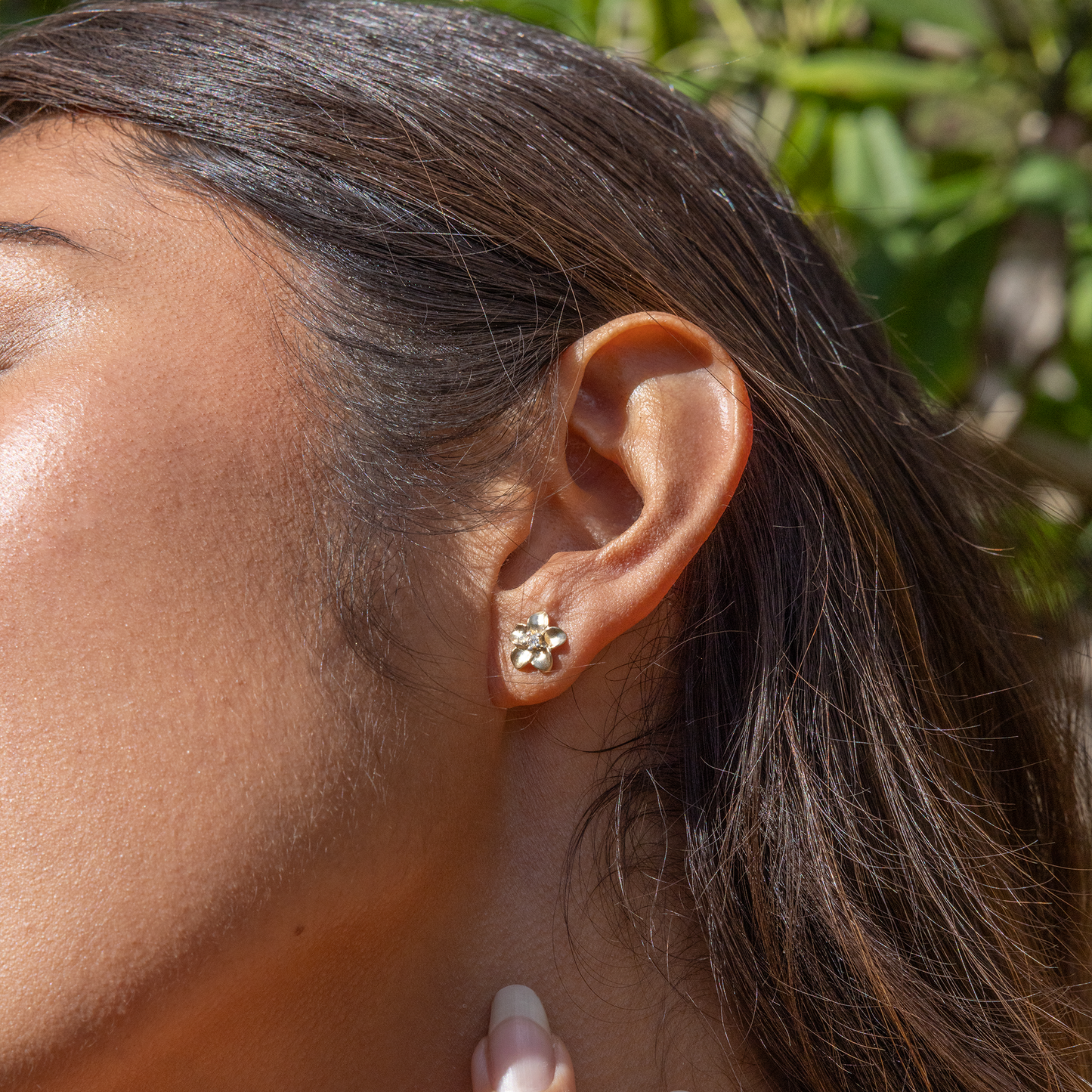 Plumeria Earrings in Gold with Diamonds - 9mm