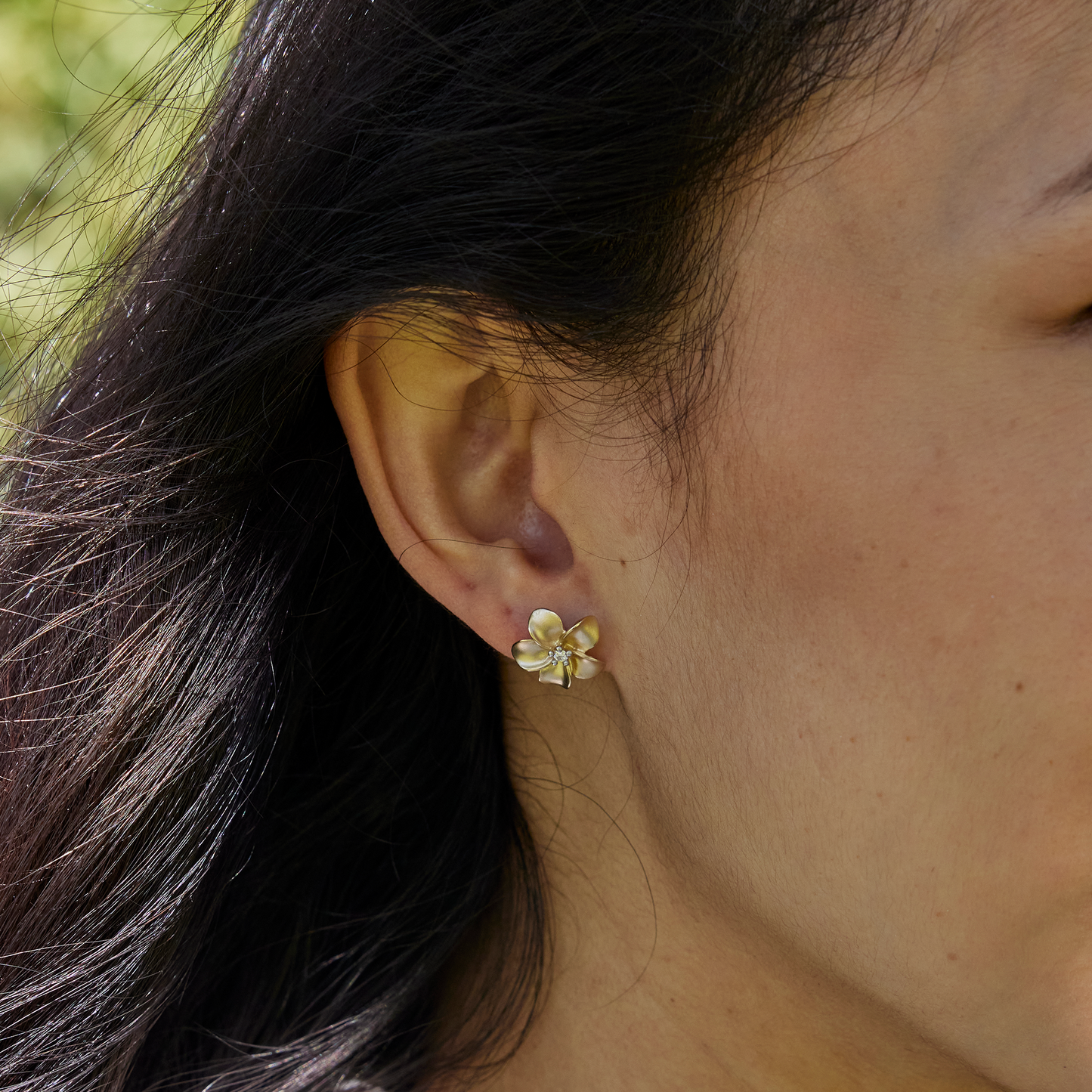 Plumeria Earrings in Gold with Diamonds - 13mm
