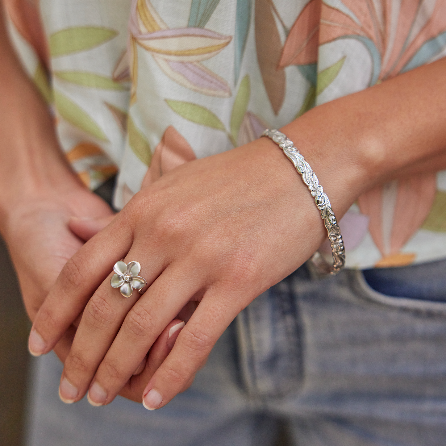 Plumeria Ring in White Gold with Diamond - 16mm