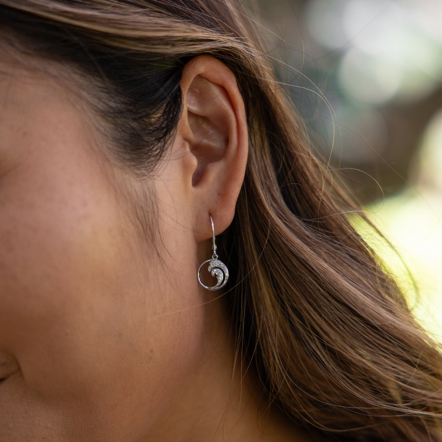 Nalu Earrings in White Gold with Diamonds - 12mm