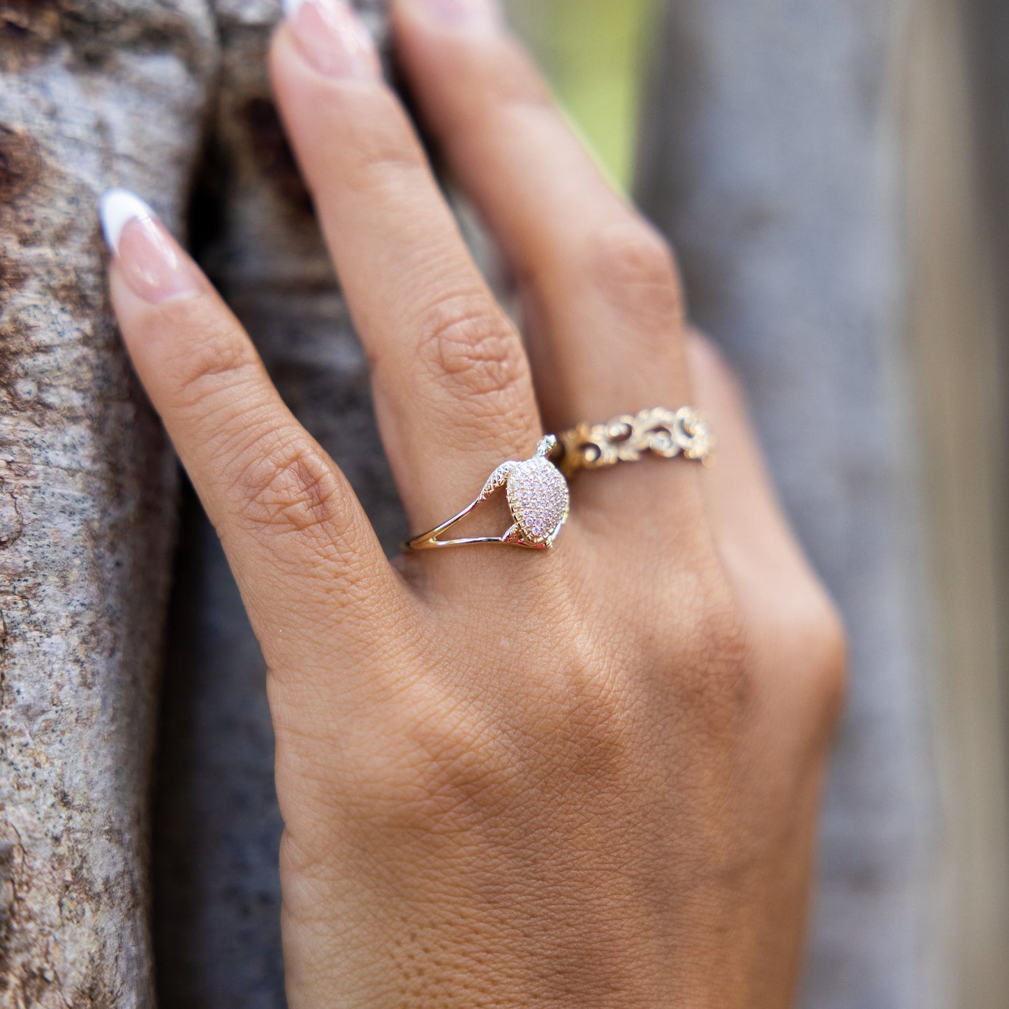Honu Ring in Gold with Diamonds - 13mm