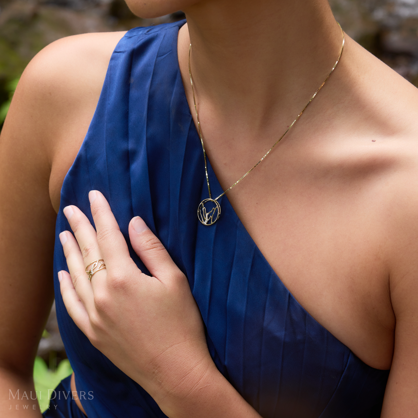 Koʻolau Waterfall Pendant in Gold with Diamonds - 20mm