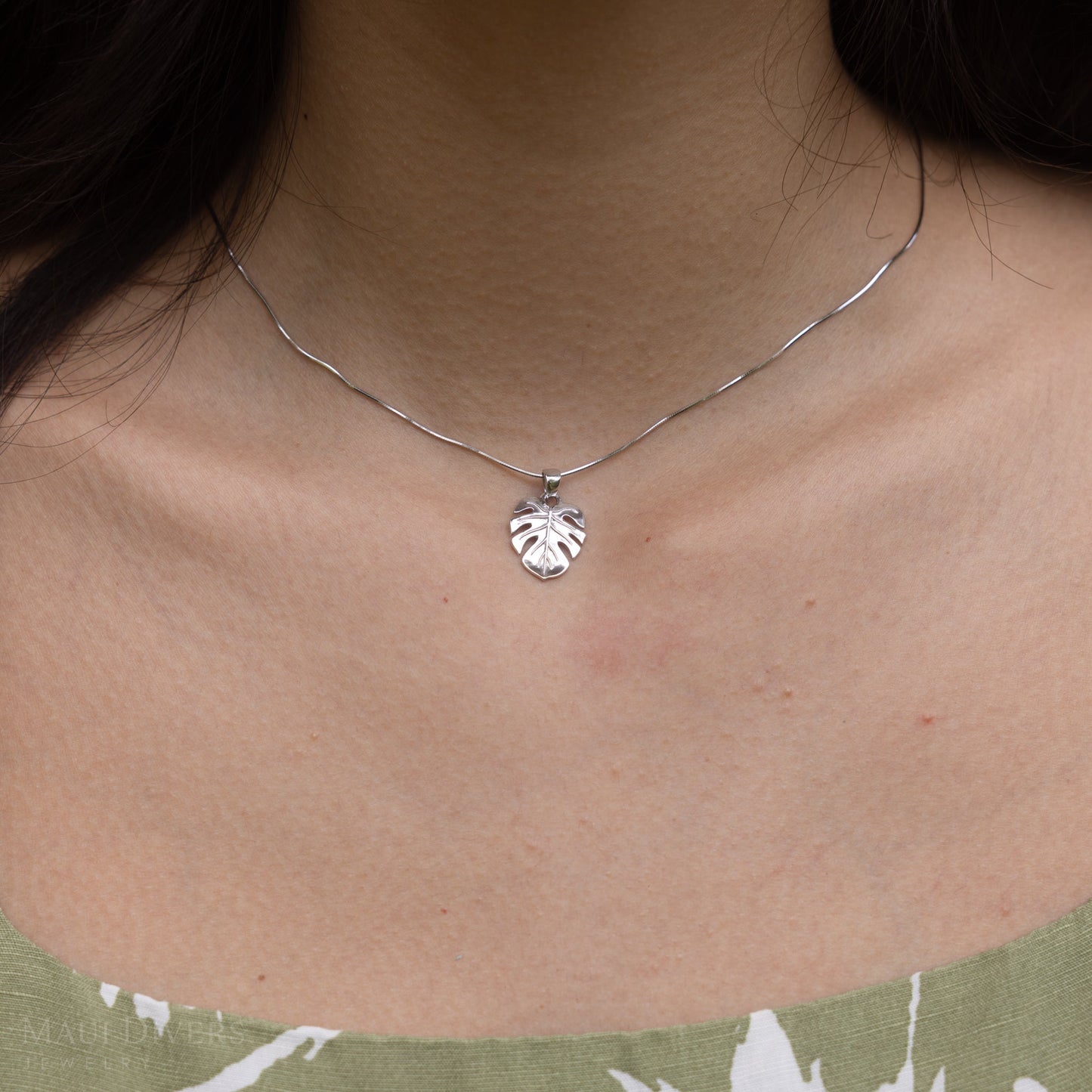 Monstera Pendant in Sterling Silver - 18mm